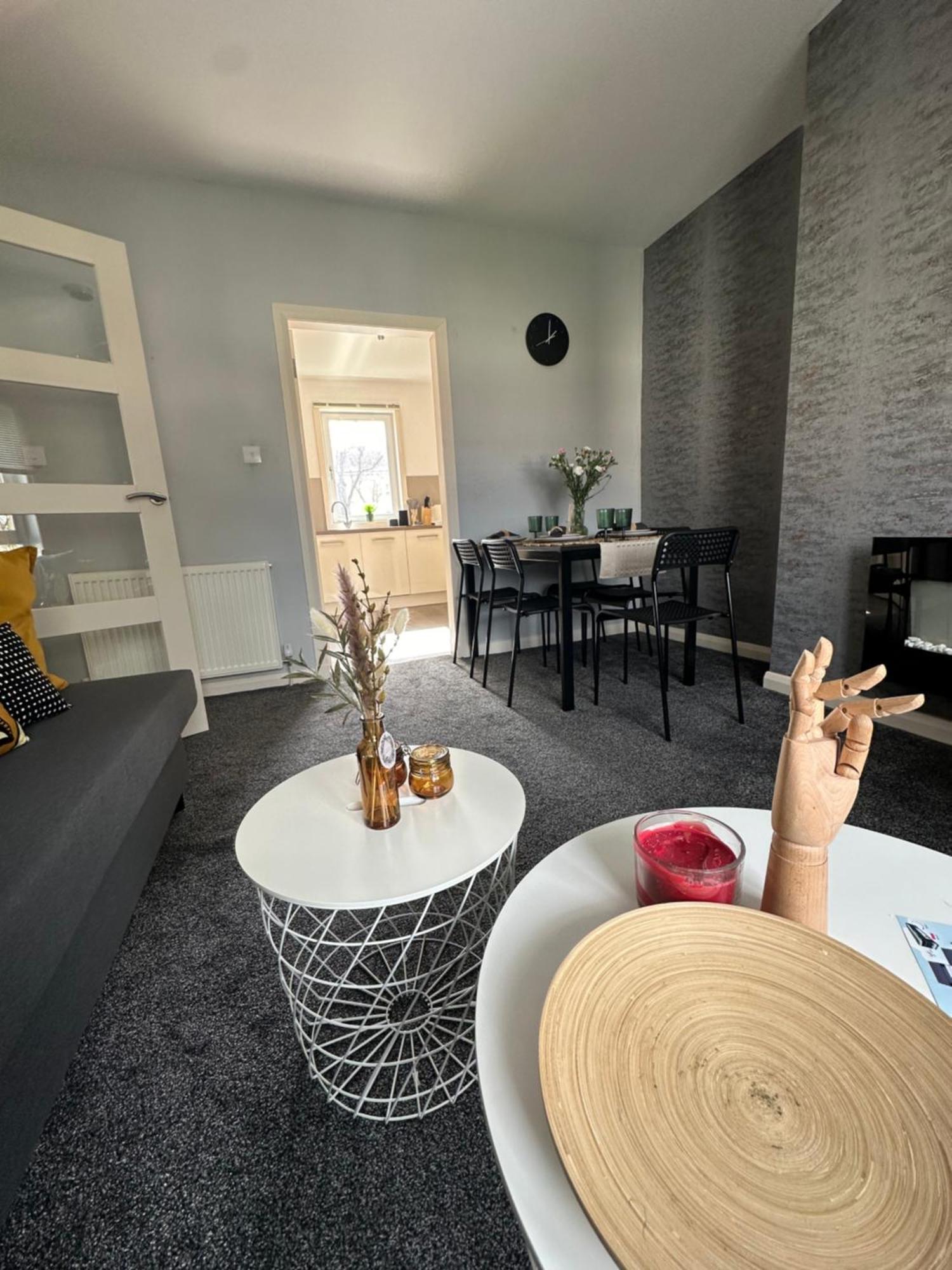 Glasgow Modern Style Home , Separate Entrance Εξωτερικό φωτογραφία