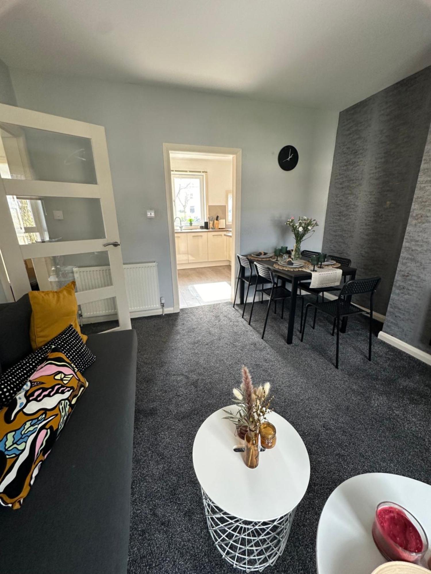 Glasgow Modern Style Home , Separate Entrance Εξωτερικό φωτογραφία